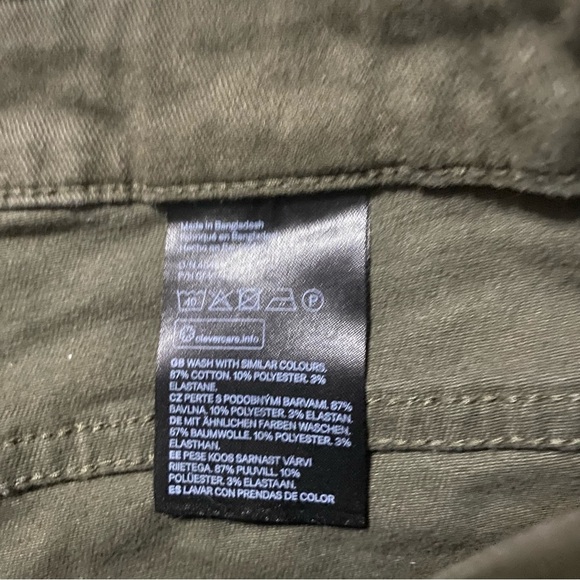 H&M Green Stretch High Waisted Cuffed Shorts - Picture 4 of 4